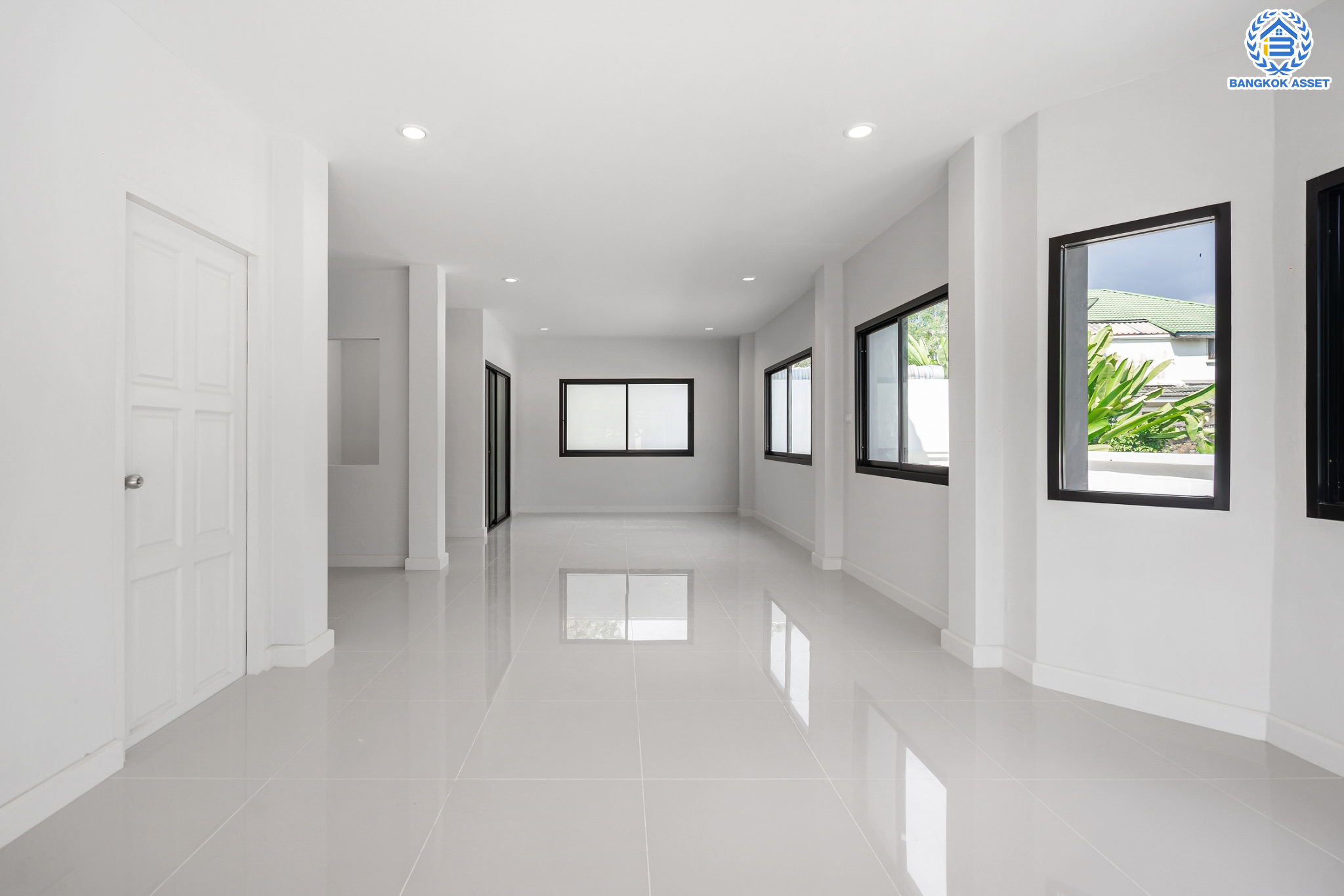 บ้านมือสองตกแต่งใหม่ หลังใหญ่พร้อมเข้าอยู่ ม.เมืองดี พุทธมณฑลสาย 2 เนื้อที่ 63.5 ตร.ว. ฟังก์ชันจัดเต็ม 3 ห้องนอน 2 ห้องน้ำ จอดรถได้ถึง 2 คัน บนทำเลใกล้ทางคู่ขนานลอยฟ้าบรมราชชนนี และเซ็นทรัลปิ่นเกล้า